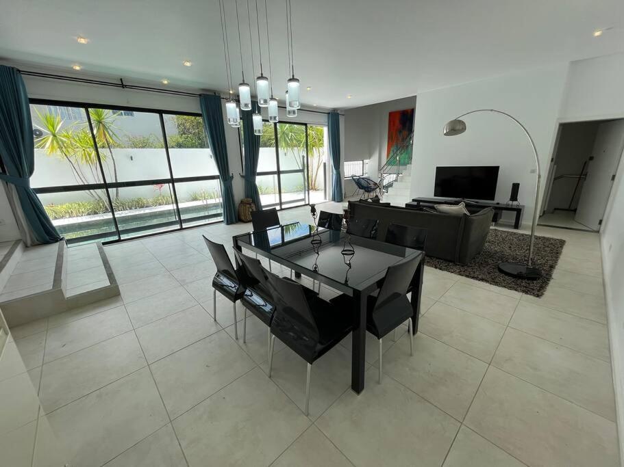 Villa Moderne A Trou Aux Biches Exteriör bild